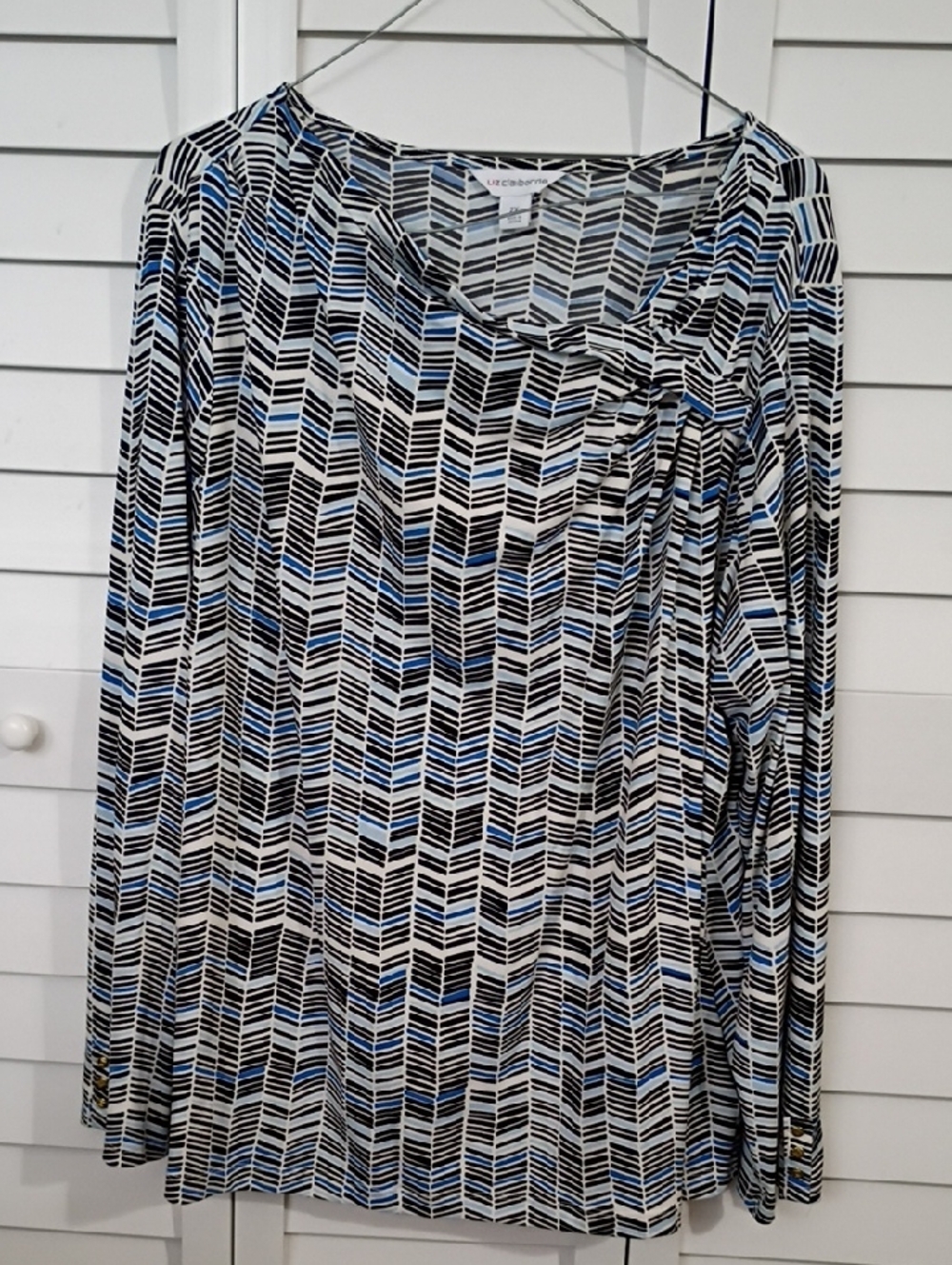 Liz Claiborne Black White Blue Chevron Print Long Sleeve Top